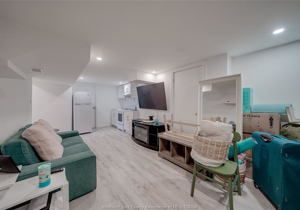 1215-chappell-windsor-ontario-26021722