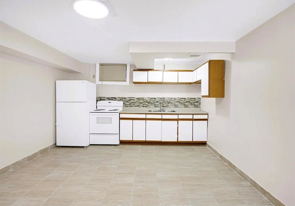 1637-drouillard-windsor-ontario-26021730
