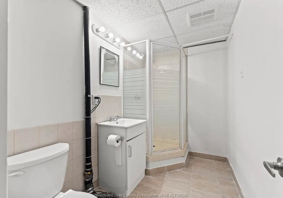1637-drouillard-windsor-ontario-26021730