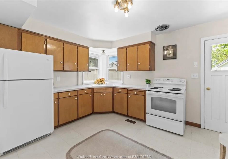 1637-drouillard-windsor-ontario-26021731
