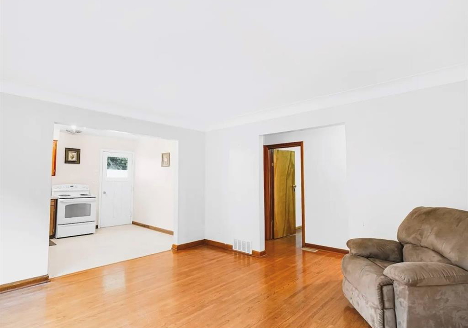 1637-drouillard-windsor-ontario-26021731
