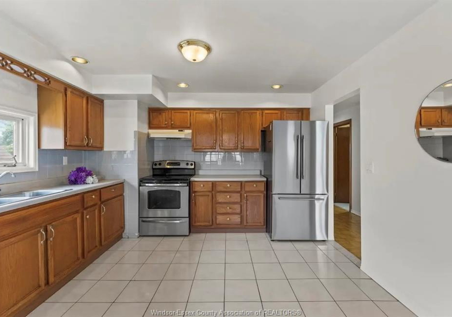 1637-drouillard-windsor-ontario-26021732