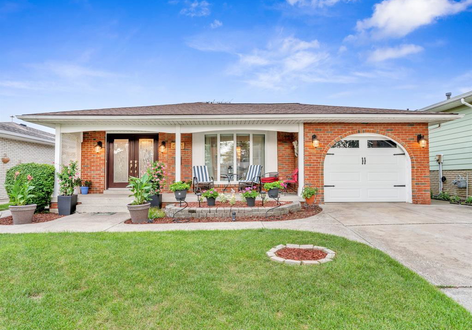9975-holly-crescent-windsor-ontario-26021735