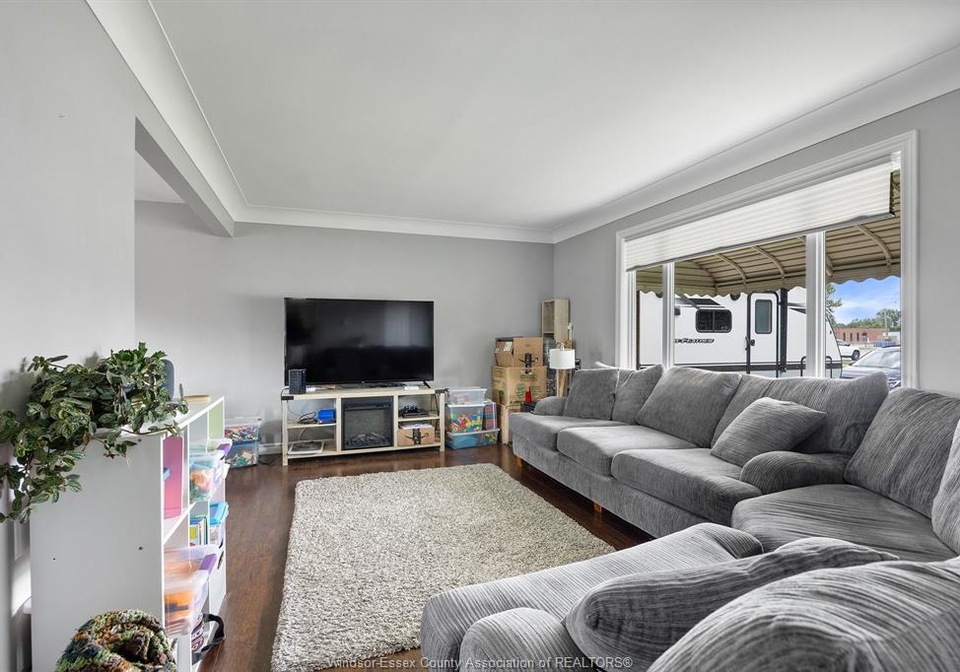 399-st-peter-street-lakeshore-ontario-26021796
