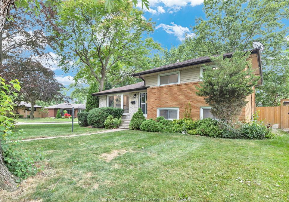 465-greendale-drive-windsor-ontario-26021814