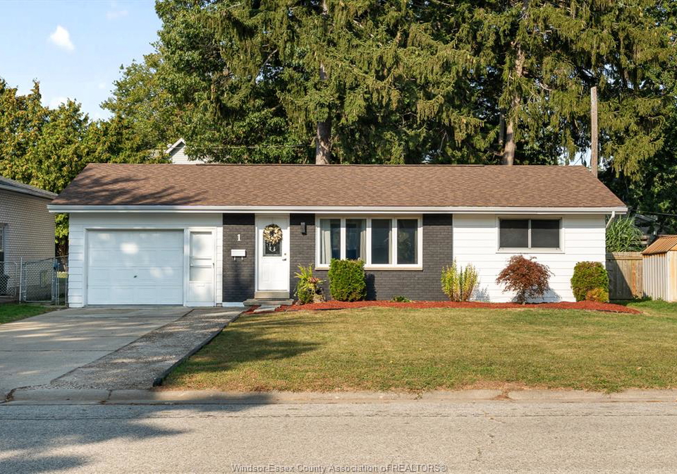 1-longfield-lane-leamington-ontario-26021816
