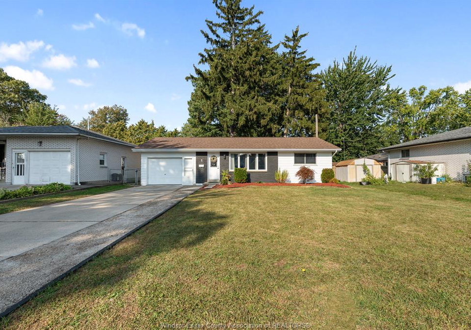 1-longfield-lane-leamington-ontario-26021816