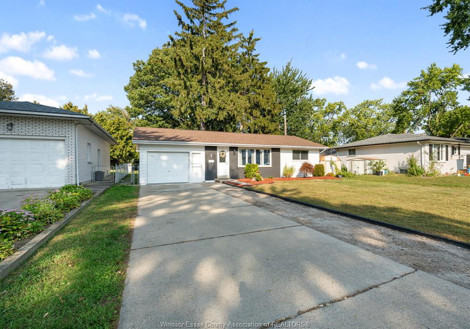 1-longfield-lane-leamington-ontario-26021816