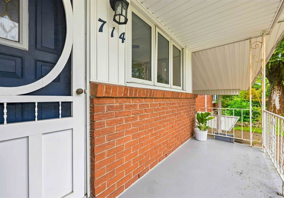 714-victoria-avenue-point-edward-ontario-26021834