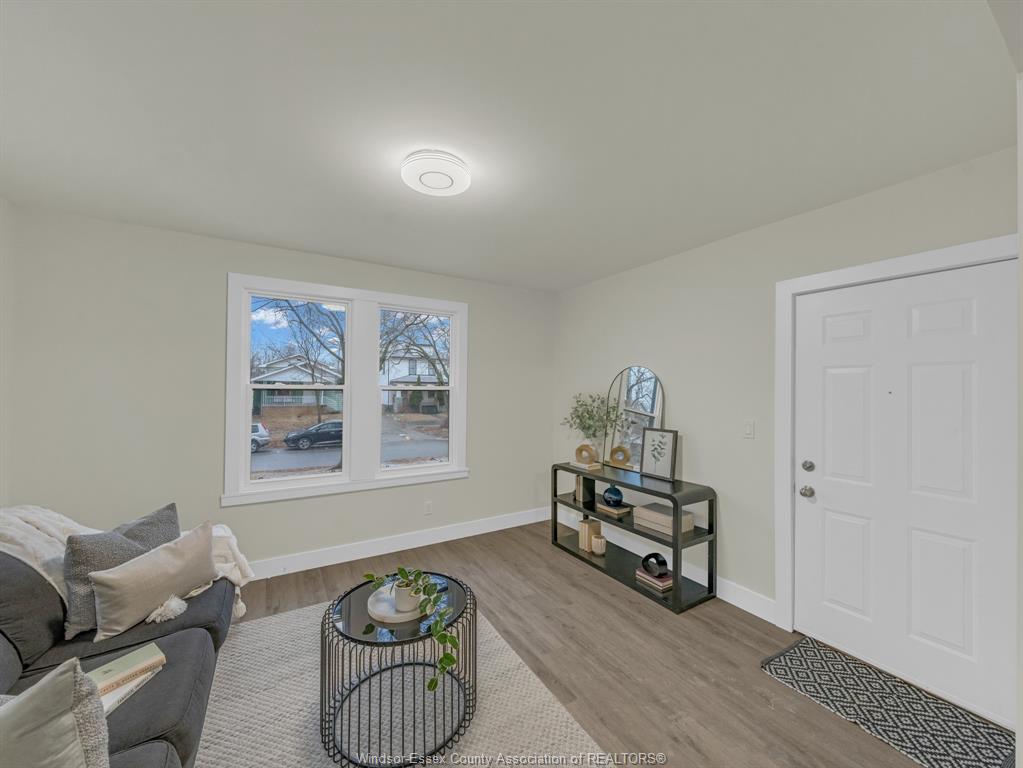 557-cameron-windsor-ontario-26021844
