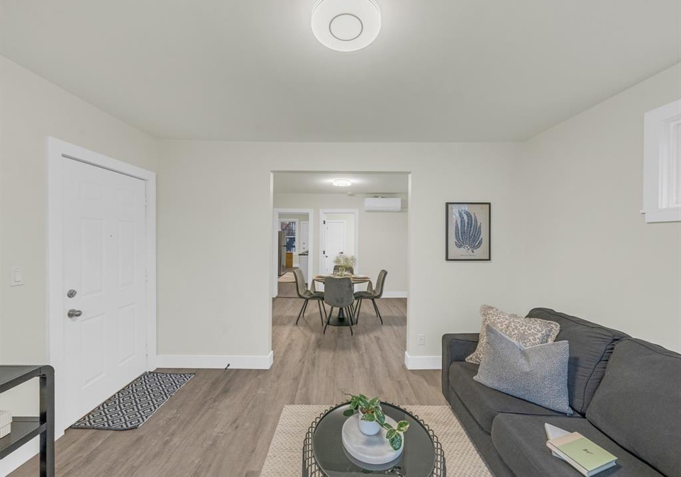 557-cameron-windsor-ontario-26021844