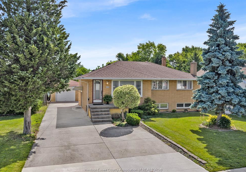 2528-jos-st-louis-windsor-ontario-26021870