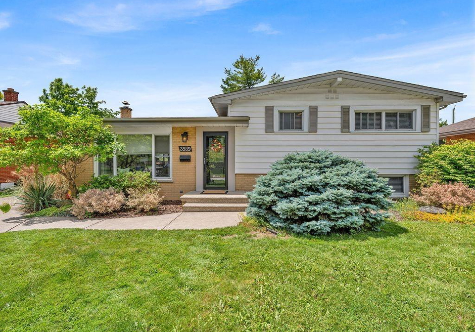 3939-longfellow-windsor-ontario-26021884