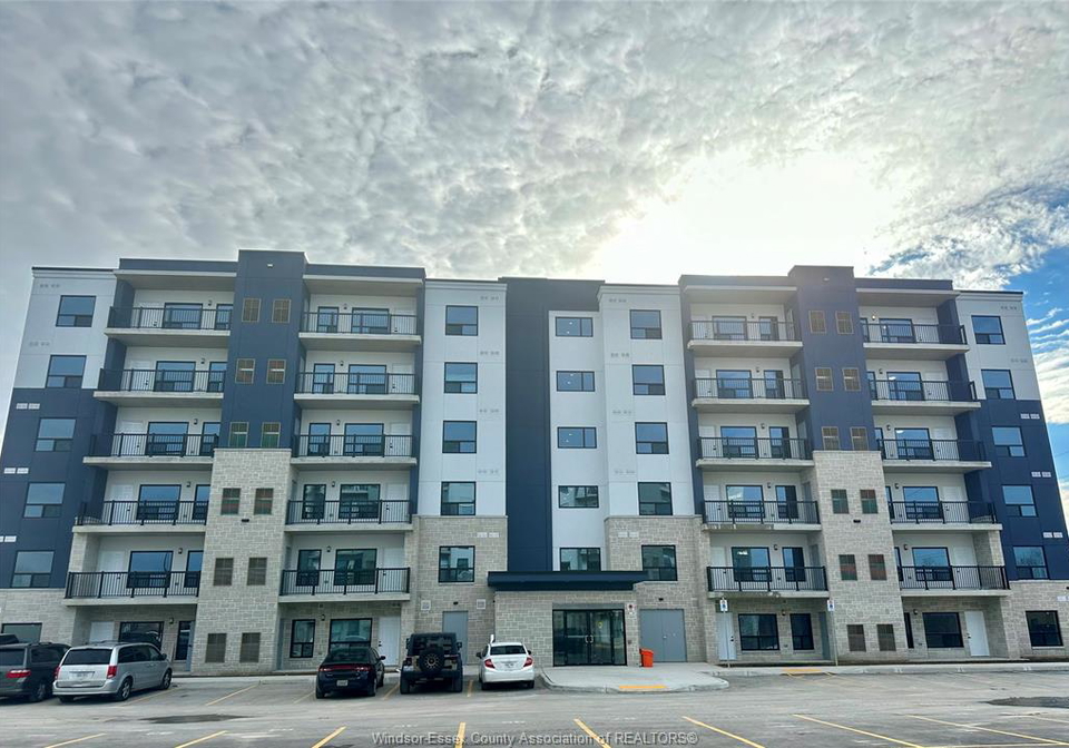 3320-stella-crescent-windsor-ontario-26021888