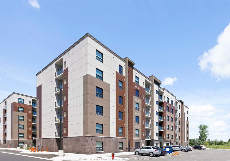 728-brownstone-lakeshore-ontario-26021889