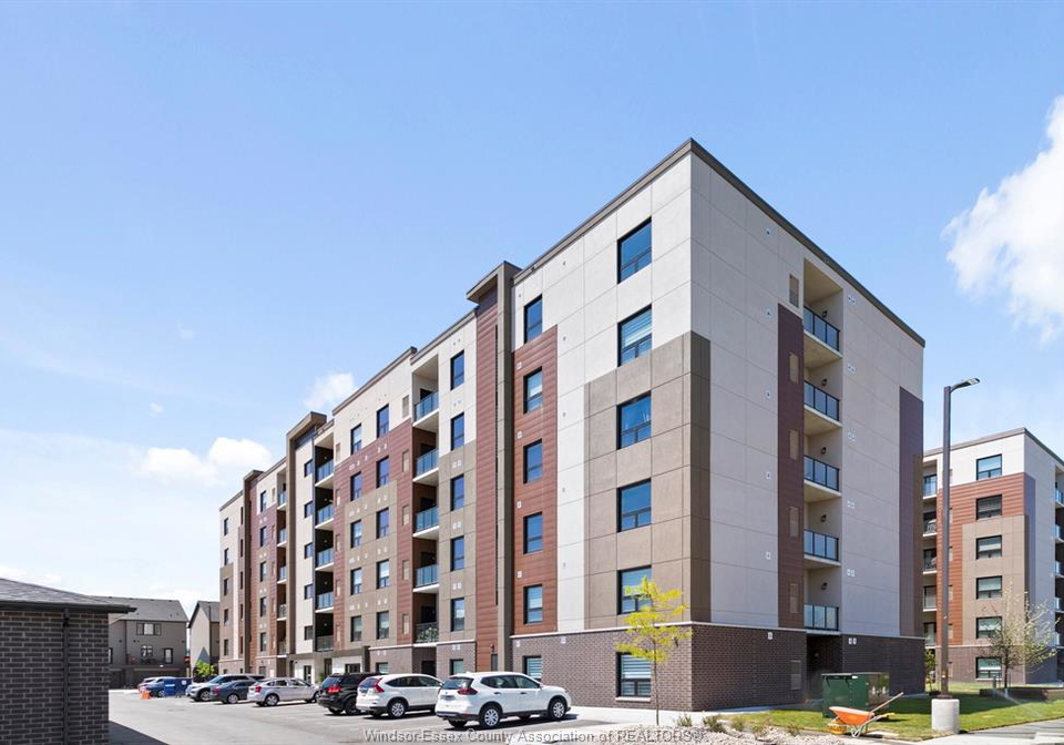 728-brownstone-lakeshore-ontario-26021889