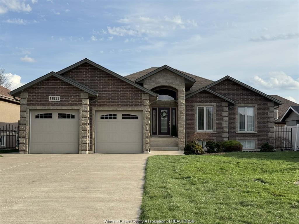 11933-maisonneuve-street-tecumseh-ontario-26021913