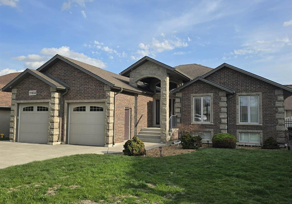 11933-maisonneuve-street-tecumseh-ontario-26021913