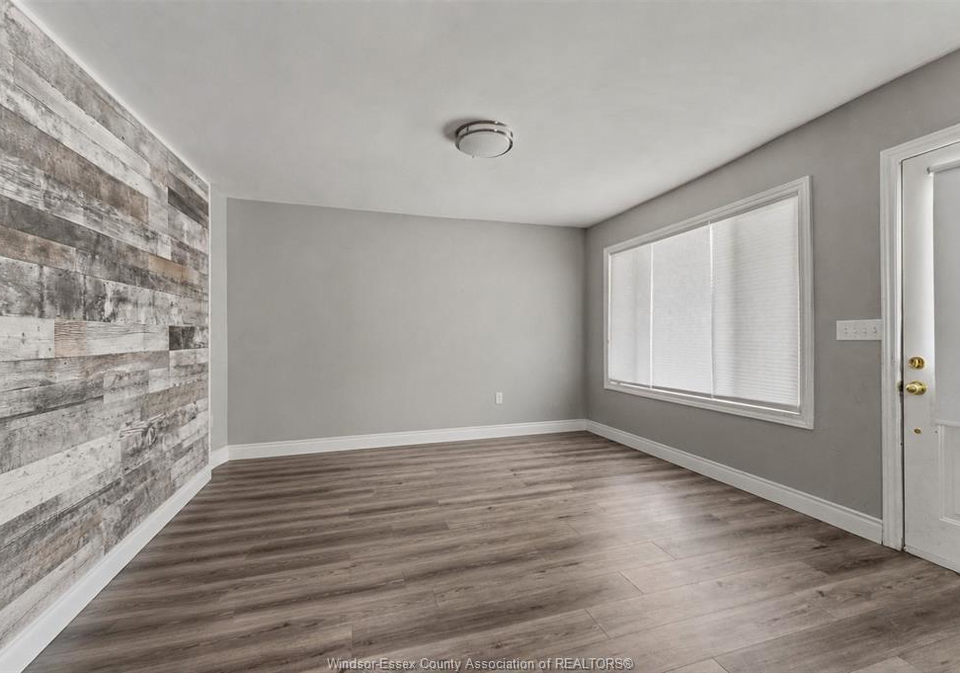549-clover-windsor-ontario-26021916