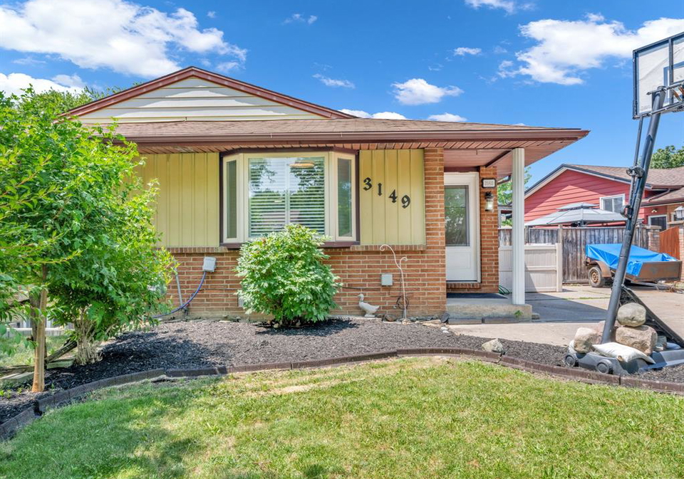 3149-elmwood-crescent-windsor-ontario-26021921