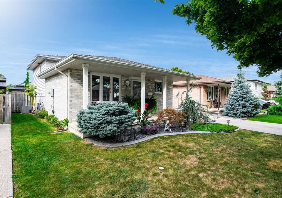 2677-robert-road-windsor-ontario-26021925