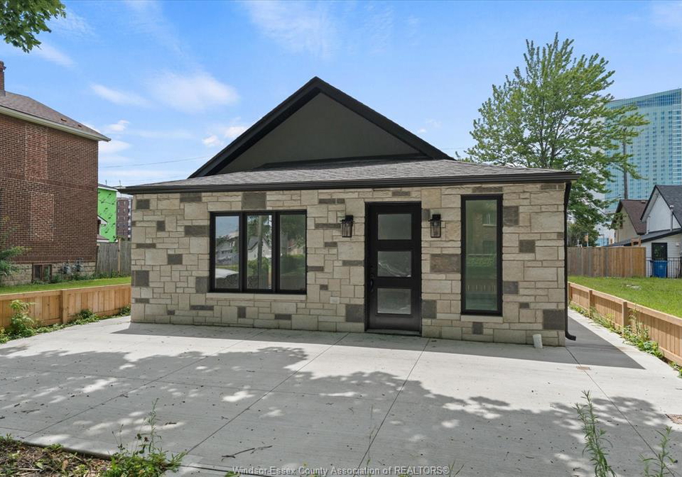 229-aylmer-windsor-ontario-26021934