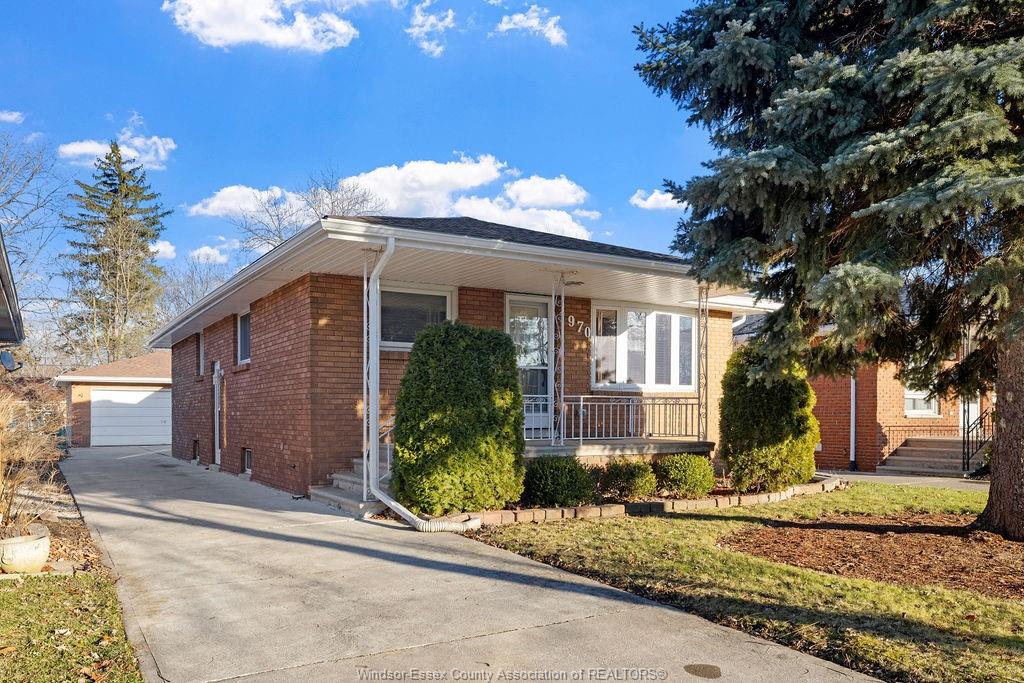 1970-ferndale-avenue-windsor-ontario-26021974