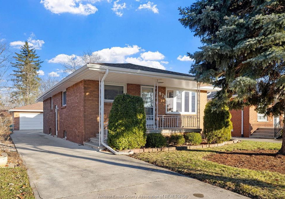 1970-ferndale-avenue-windsor-ontario-26021974