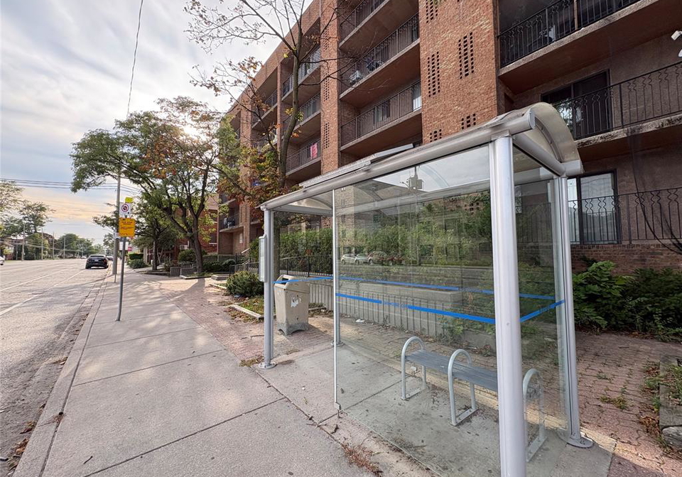 1700-university-windsor-ontario-26021982