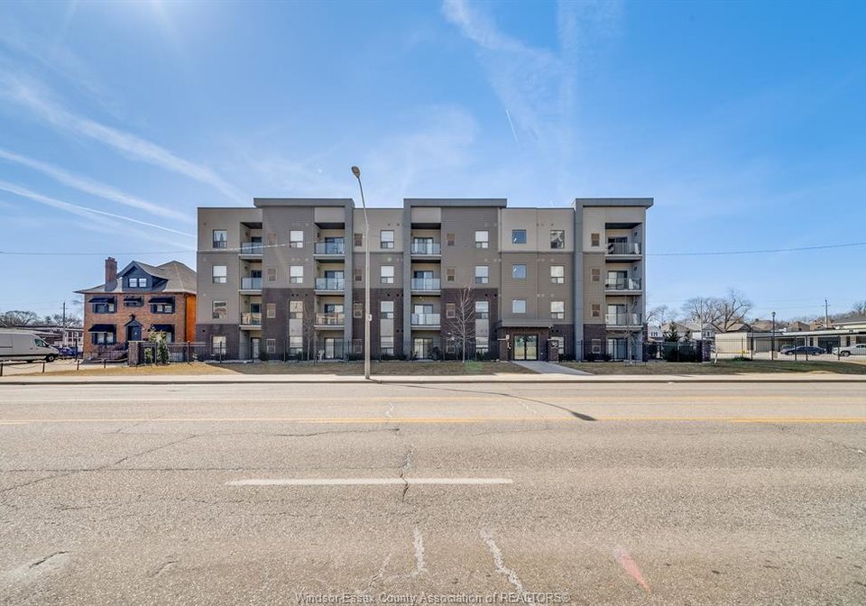 955-ouellette-avenue-windsor-ontario-26021999