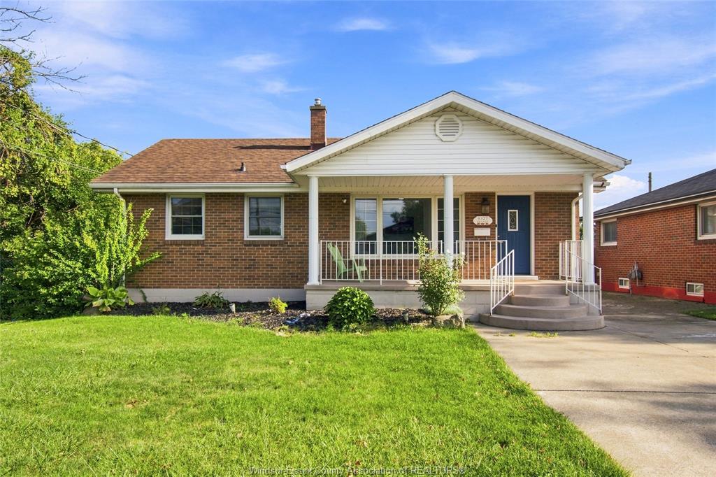 8327-menard-street-windsor-ontario-26022001