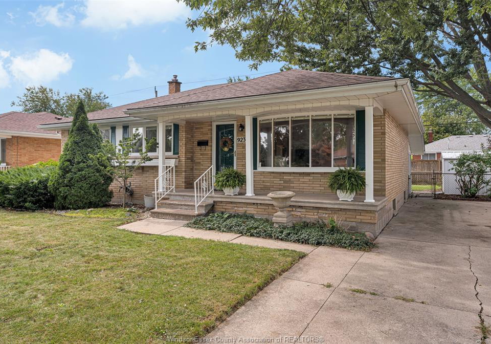 923-greendale-drive-windsor-ontario-26022004