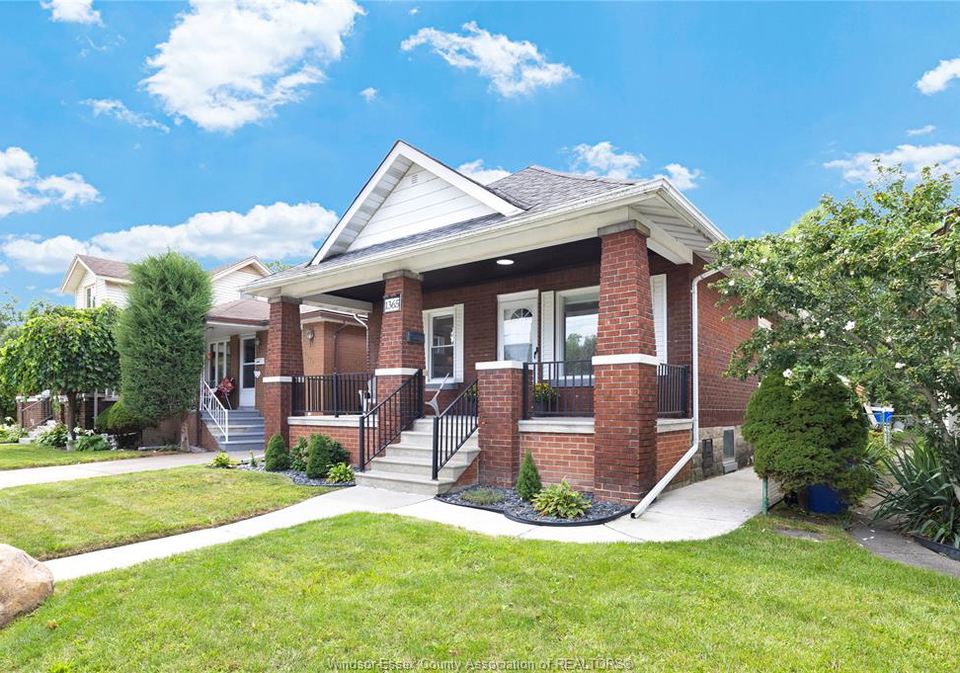1365-george-windsor-ontario-26022034