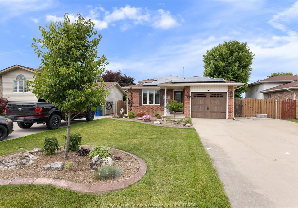 18-azar-drive-tilbury-ontario-26022046
