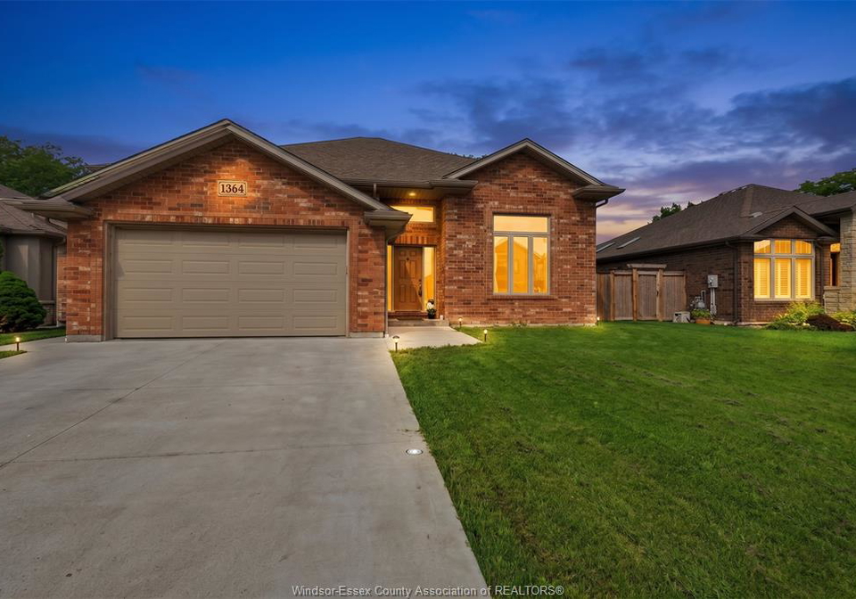 1364-matthew-crescent-lakeshore-ontario-26022060