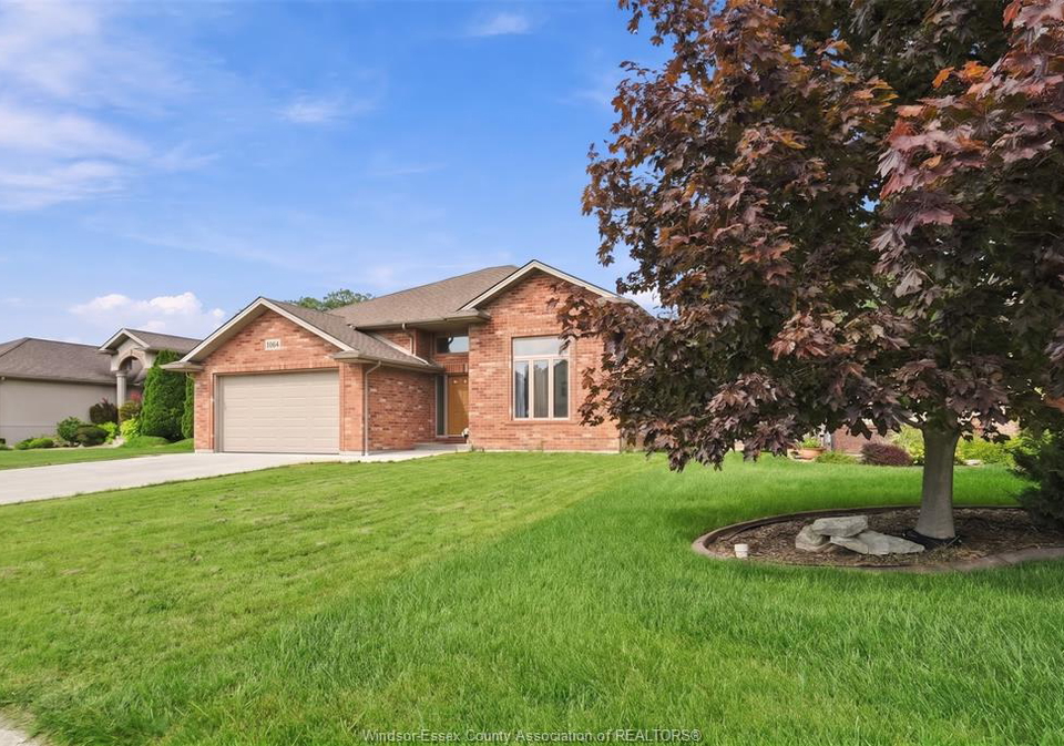 1364-matthew-crescent-lakeshore-ontario-26022060