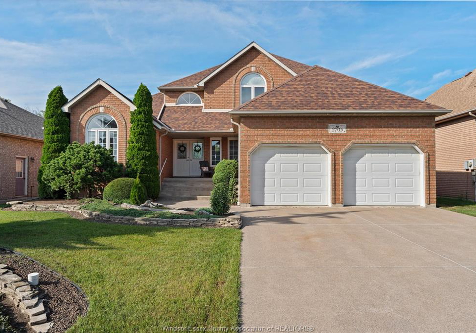 2705-lombardy-crescent-lasalle-ontario-26022087