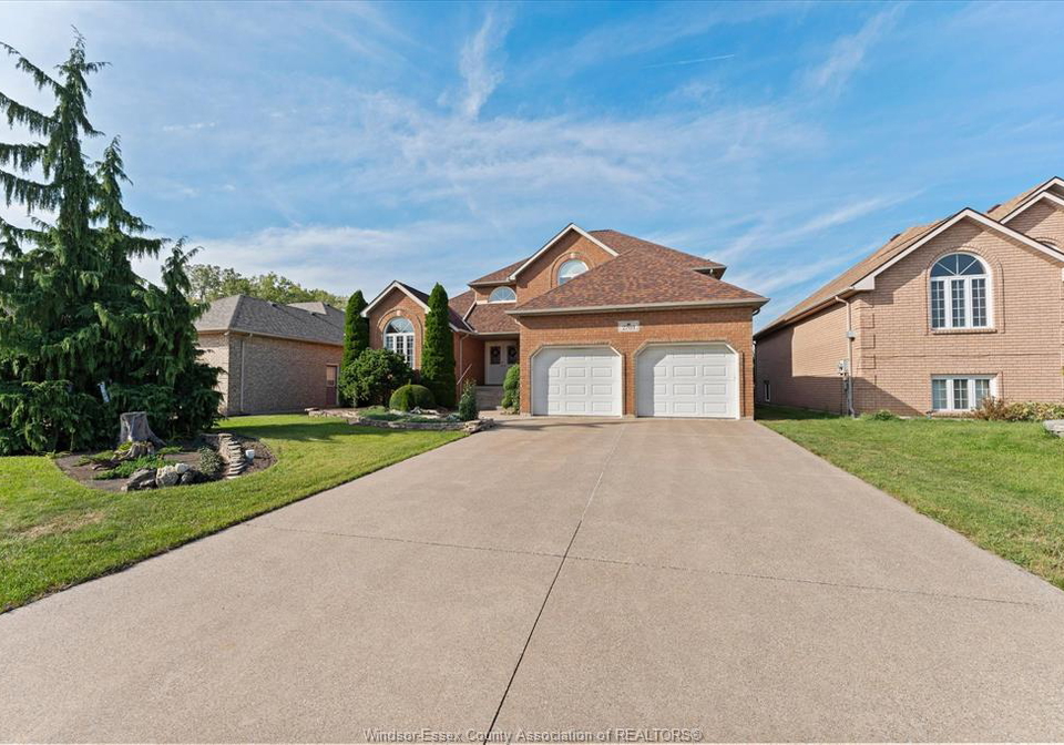 2705-lombardy-crescent-lasalle-ontario-26022087