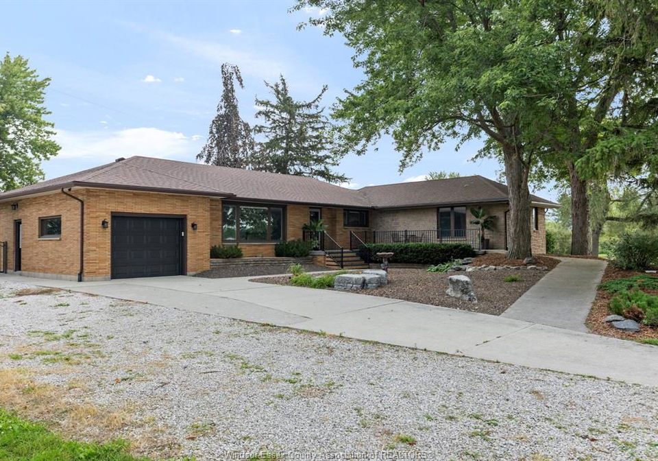 6840-highway-3-tecumseh-ontario-26022102