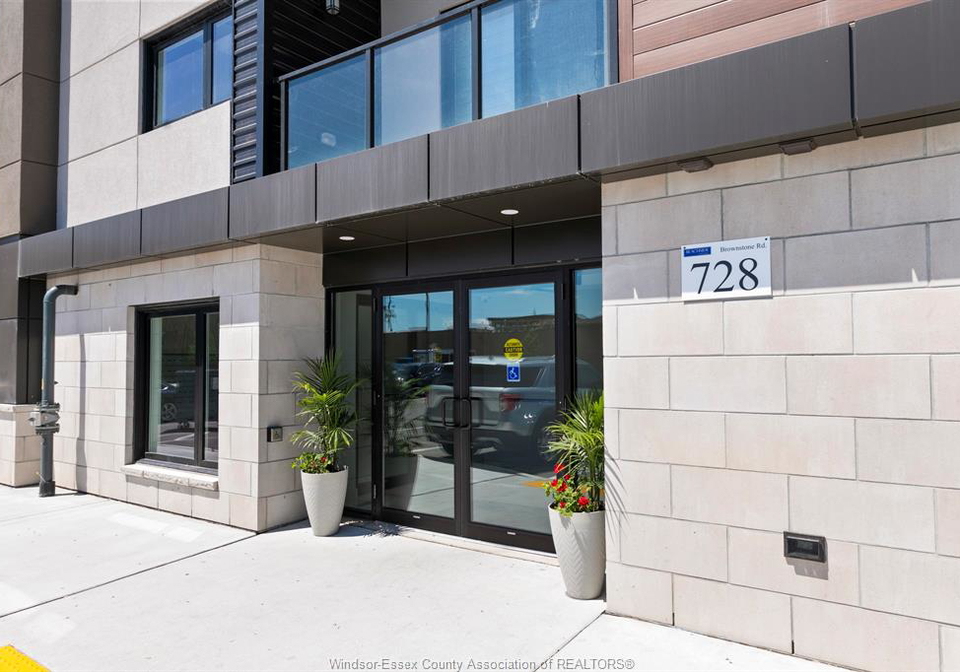 728-brownstone-lakeshore-ontario-26022109