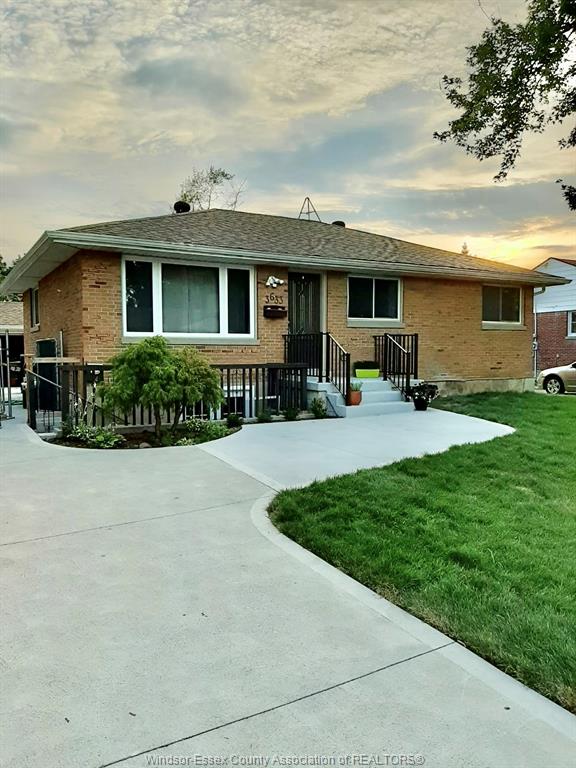 3633-mckay-windsor-ontario-26022111