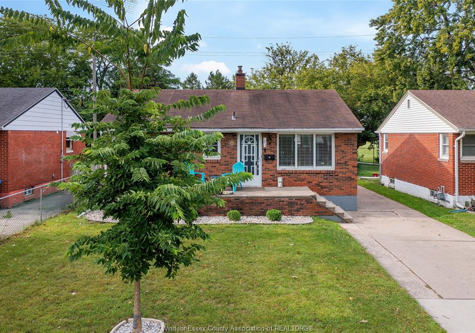 1215-chappell-windsor-ontario-26022116