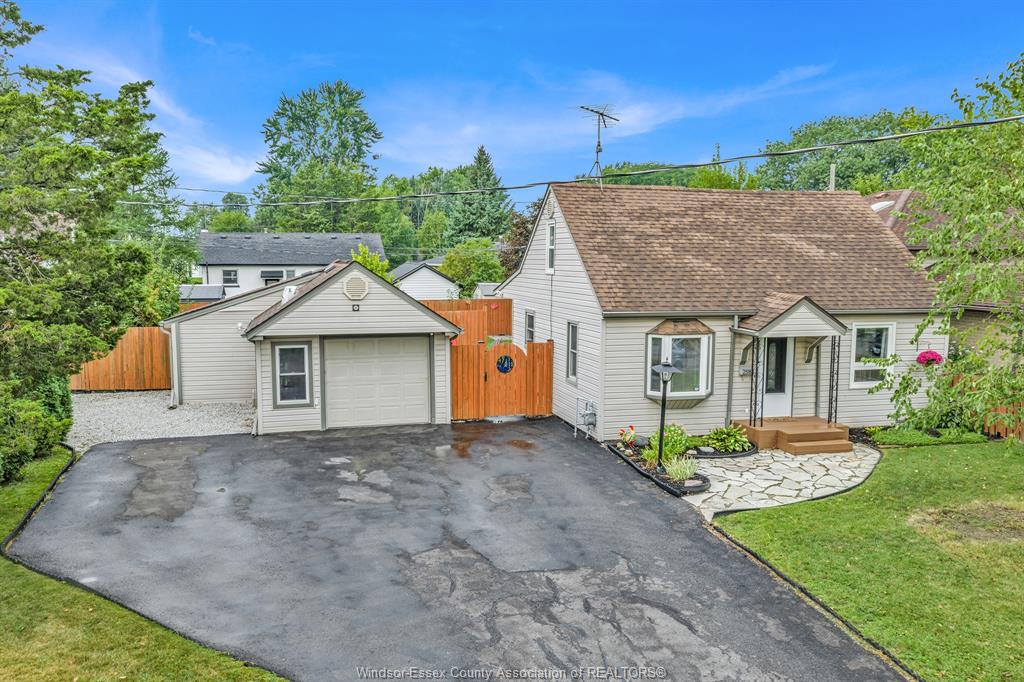 2583-benard-windsor-ontario-26022136