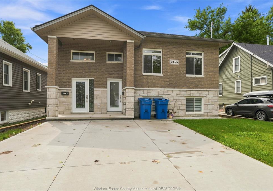 2455-pillette-road-windsor-ontario-26022138