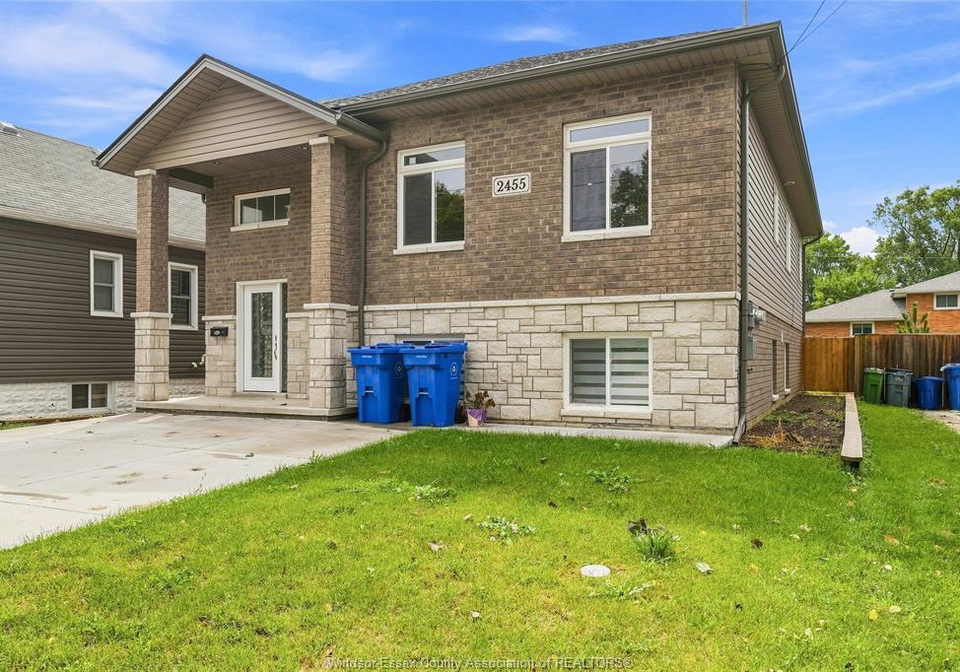 2455-pillette-road-windsor-ontario-26022138