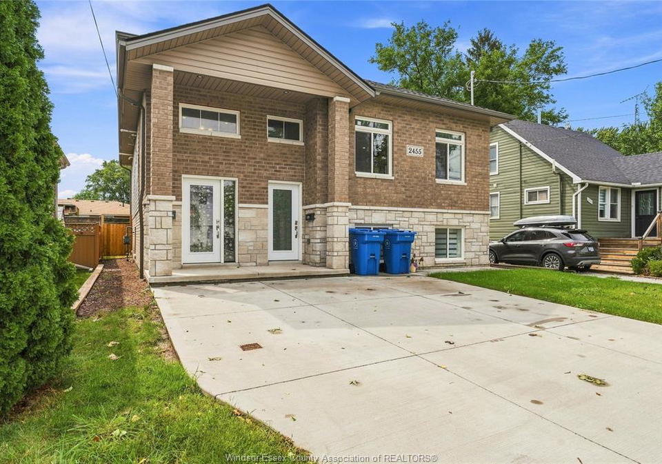 2455-pillette-road-windsor-ontario-26022138