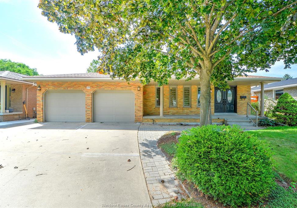 259-woodridge-tecumseh-ontario-26022159