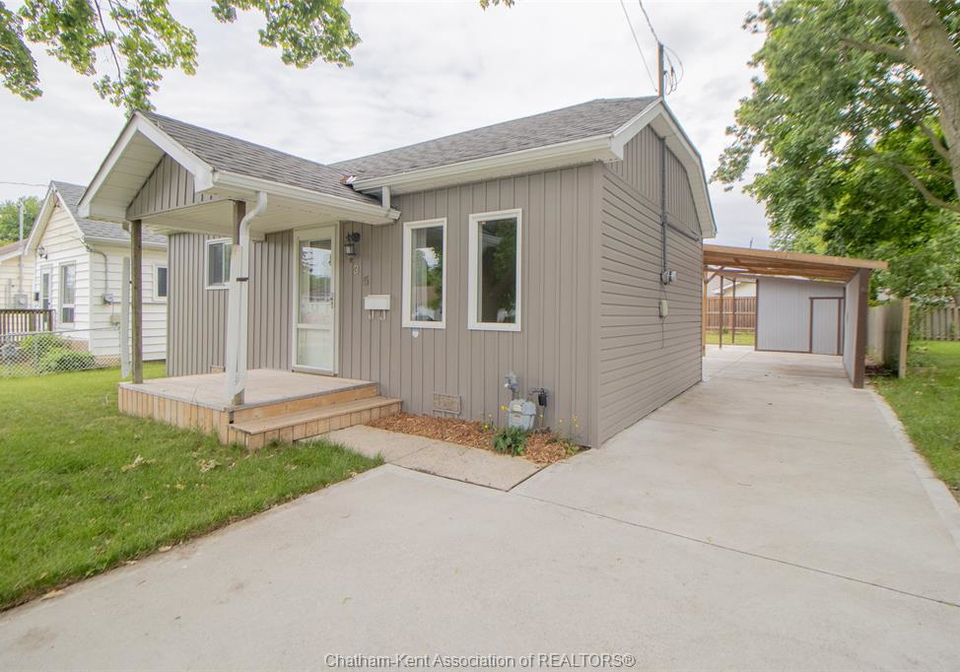 35-berry-street-chatham-ontario-26022177