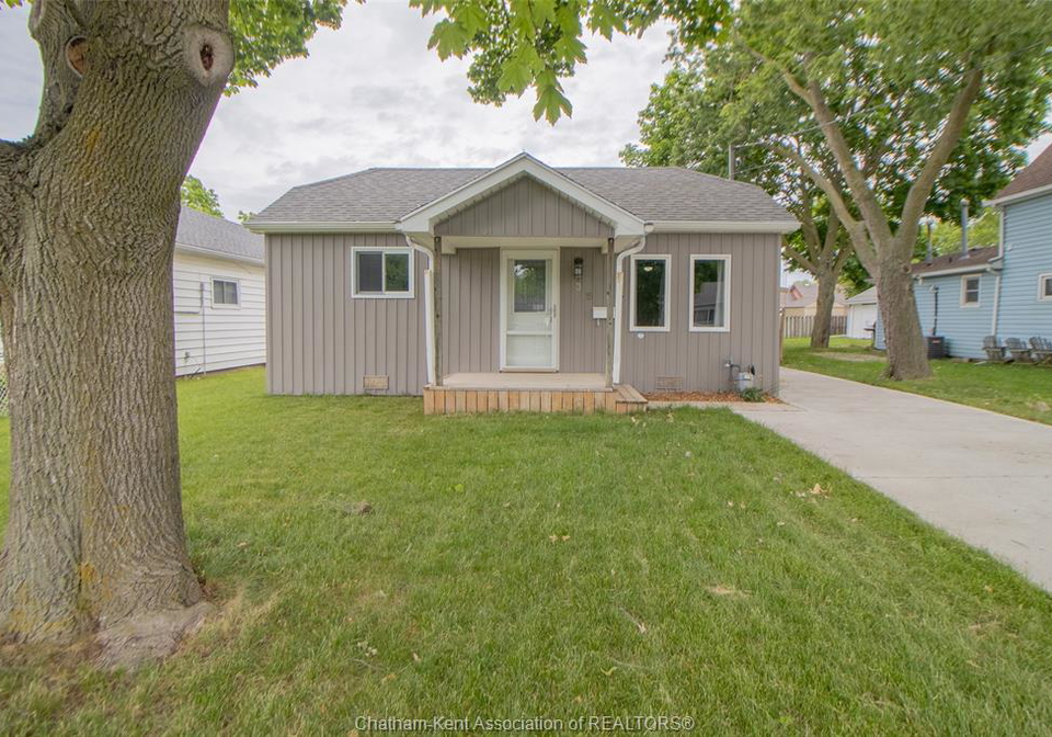 35-berry-street-chatham-ontario-26022177