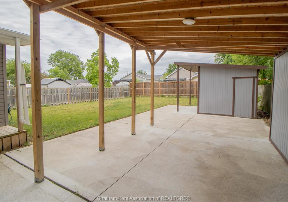 35-berry-street-chatham-ontario-26022177